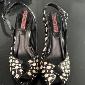 Vintage Hot Kiss Black and Cream Patterned Slingback Heels